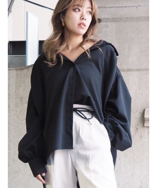 EVRIS（エヴリス）の「ショルダーギャザーチュニックシャツ（シャツ/ブラウス・レディース・ホワイト/ブラック/グリーン・FREE）」の3枚目の写真