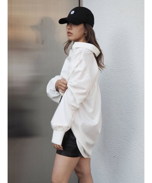 EVRIS（エヴリス）の「ショルダーギャザーチュニックシャツ（シャツ/ブラウス・レディース・ホワイト/ブラック/グリーン・FREE）」の5枚目の写真