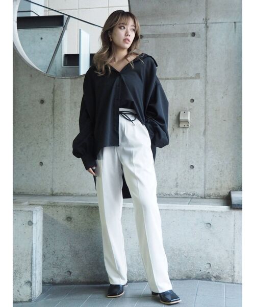 EVRIS（エヴリス）の「ショルダーギャザーチュニックシャツ（シャツ/ブラウス・レディース・ホワイト/ブラック/グリーン・FREE）」の19枚目の写真