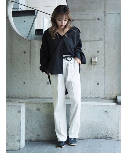 EVRIS（エヴリス）の「ショルダーギャザーチュニックシャツ（シャツ/ブラウス・レディース・ホワイト/ブラック/グリーン・FREE）」の20枚目の写真