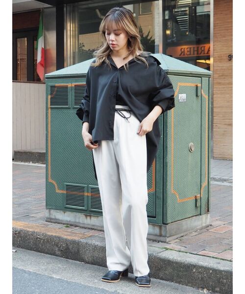 EVRIS（エヴリス）の「ショルダーギャザーチュニックシャツ（シャツ/ブラウス・レディース・ホワイト/ブラック/グリーン・FREE）」の22枚目の写真