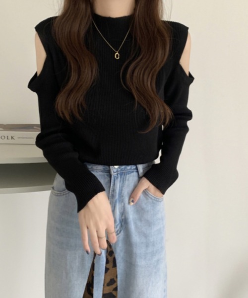 Kotoe(コトエ)の「オープンショルダー モックネック リブ ニット(ニット/セーター・レディース・ホワイト/ブラック/ベージュ/オフホワイト・FREE)」の4枚目の写真