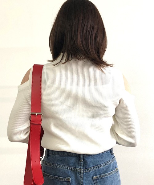Kotoe(コトエ)の「オープンショルダー モックネック リブ ニット(ニット/セーター・レディース・ホワイト/ブラック/ベージュ/オフホワイト・FREE)」の13枚目の写真