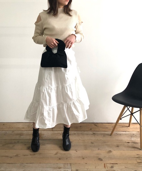 Kotoe(コトエ)の「オープンショルダー モックネック リブ ニット(ニット/セーター・レディース・ホワイト/ブラック/ベージュ/オフホワイト・FREE)」の12枚目の写真