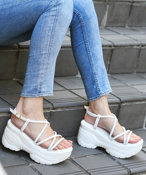 attagirl(アタガール)の「厚底ソールコードストラップサンダル(サンダル・レディース・ホワイト/ブラック/クリア・S/M/L/LL)」の2枚目の写真