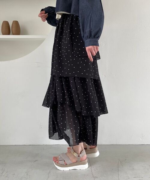 MAJESTIC LEGON（マジェスティックレゴン）の「アシメティアードスカート（スカート・レディース・ホワイト系その他2/ベージュ系その他2/ブラック系その他・MEDIUM）」の4枚目の写真