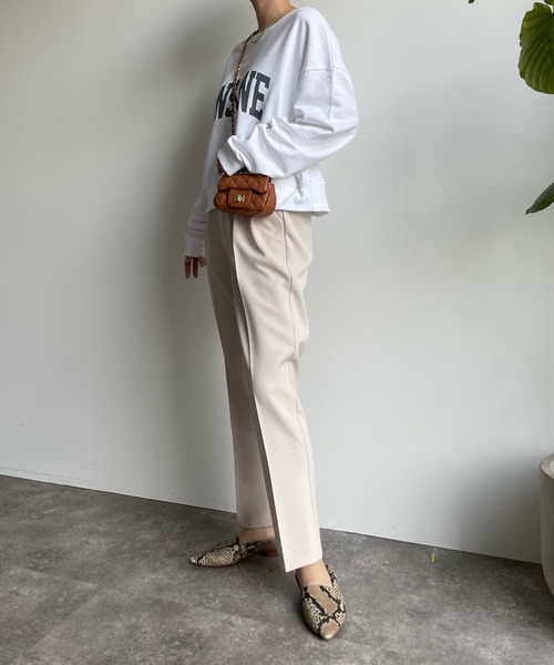 DouDou(ドゥドゥ)の「INSANE ロゴスウェット(Tシャツ/カットソー・レディース・ホワイト/グレイッシュベージュ・FREE)」の5枚目の写真