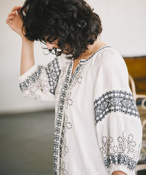 Freada（フリーダ）の「Freada/フリーダ インドコード刺繍ワンピース（シャツワンピース・レディース・ブラック/ホワイト・ﾌﾘ-）」の14枚目の写真