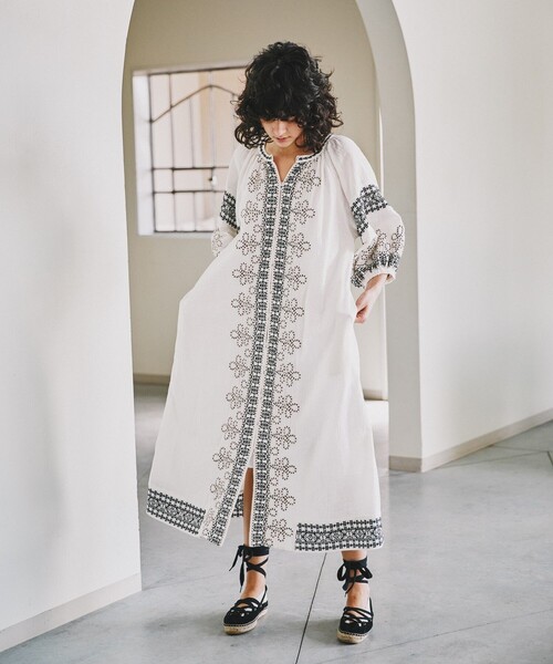 Freada（フリーダ）の「Freada/フリーダ インドコード刺繍ワンピース（シャツワンピース・レディース・ブラック/ホワイト・ﾌﾘ-）」の10枚目の写真