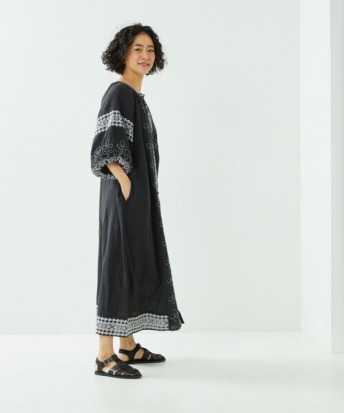 Freada（フリーダ）の「Freada/フリーダ インドコード刺繍ワンピース（シャツワンピース・レディース・ブラック/ホワイト・ﾌﾘ-）」の7枚目の写真