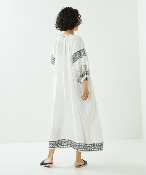 Freada（フリーダ）の「Freada/フリーダ インドコード刺繍ワンピース（シャツワンピース・レディース・ブラック/ホワイト・ﾌﾘ-）」の4枚目の写真