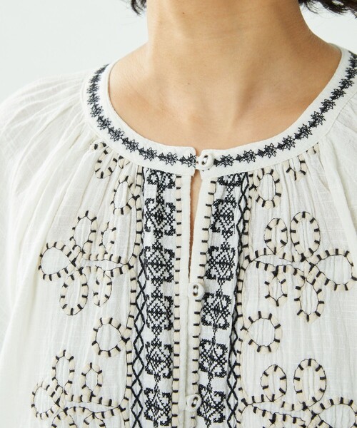 Freada（フリーダ）の「Freada/フリーダ インドコード刺繍ワンピース（シャツワンピース・レディース・ブラック/ホワイト・ﾌﾘ-）」の5枚目の写真