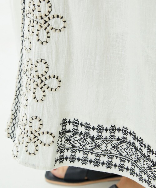 Freada（フリーダ）の「Freada/フリーダ インドコード刺繍ワンピース（シャツワンピース・レディース・ブラック/ホワイト・ﾌﾘ-）」の13枚目の写真