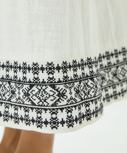 Freada（フリーダ）の「Freada/フリーダ インドコード刺繍ワンピース（シャツワンピース・レディース・ブラック/ホワイト・ﾌﾘ-）」の6枚目の写真