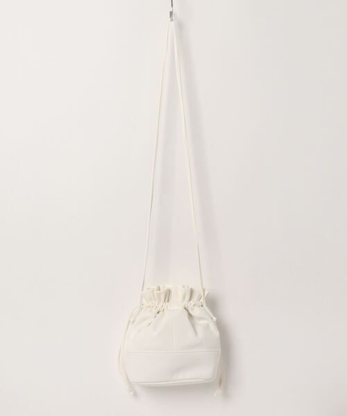 Lugnoncure(ルノンキュール)の「合皮巾着バッグ(ハンドバッグ・レディース・ブラック/オフホワイト/イエロー・フリ-)」の5枚目の写真