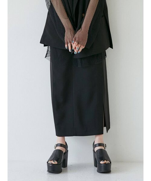 MURUA（ムルーア）の「ドビークロススリットスカート【セットアップ着用可能】（スカート・レディース・ブラック/ベージュ/ブルー・1/2）」の2枚目の写真