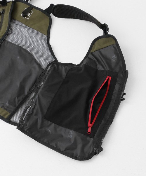 THE NORTH FACE（ザノースフェイス）の「THE NORTH FACE　GEAR MESH VEST（ベスト・メンズ・ブラック/オリーブ・MEDIUM）」の17枚目の写真