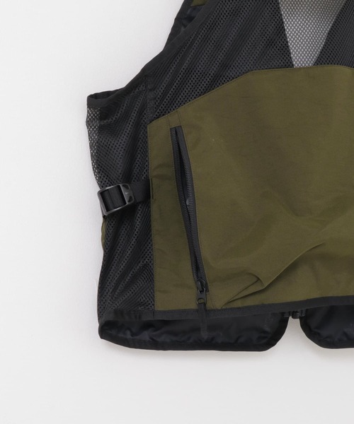 THE NORTH FACE（ザノースフェイス）の「THE NORTH FACE　GEAR MESH VEST（ベスト・メンズ・ブラック/オリーブ・MEDIUM）」の20枚目の写真