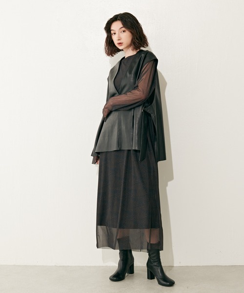 Lui's（ルイス）の「Vネックエコレザーベスト(セットアップ対応)（ベスト・レディース・ブラック/ライトベージュ・FREE）」の14枚目の写真