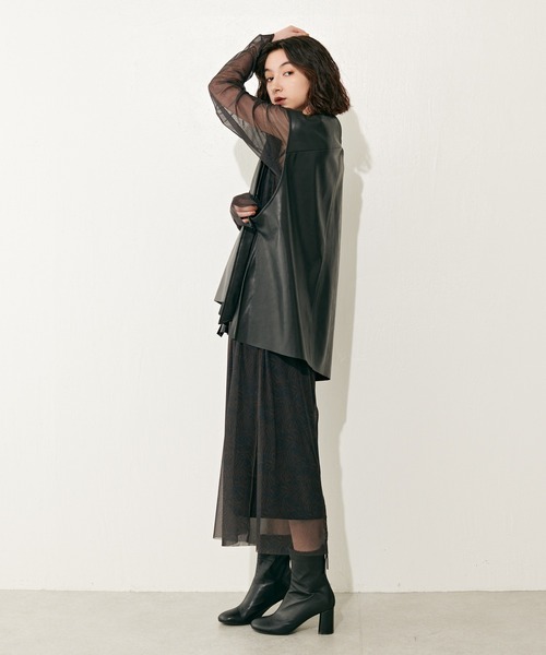 Lui's（ルイス）の「Vネックエコレザーベスト(セットアップ対応)（ベスト・レディース・ブラック/ライトベージュ・FREE）」の12枚目の写真