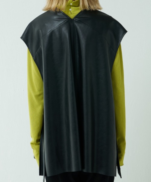 Lui's（ルイス）の「Vネックエコレザーベスト(セットアップ対応)（ベスト・レディース・ブラック/ライトベージュ・FREE）」の10枚目の写真