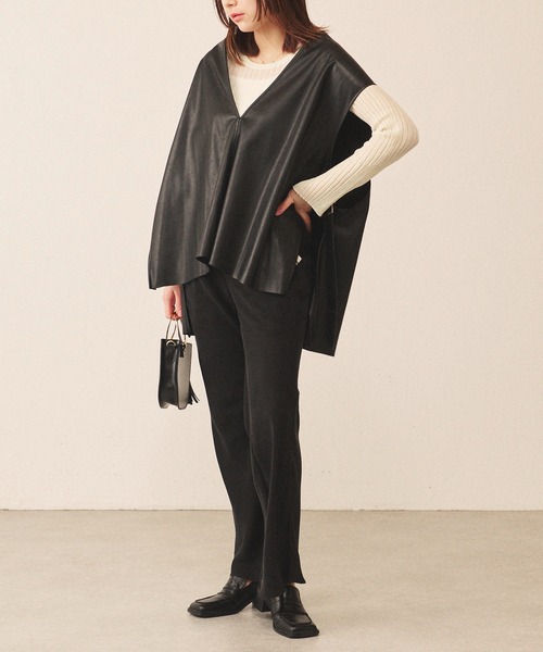 Lui's（ルイス）の「Vネックエコレザーベスト(セットアップ対応)（ベスト・レディース・ブラック/ライトベージュ・FREE）」の19枚目の写真