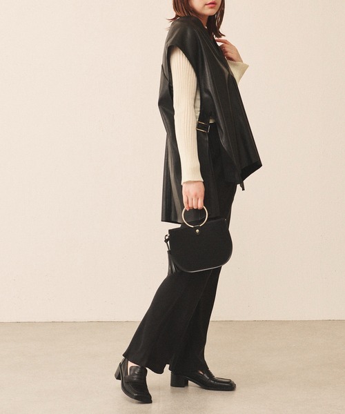 Lui's（ルイス）の「Vネックエコレザーベスト(セットアップ対応)（ベスト・レディース・ブラック/ライトベージュ・FREE）」の20枚目の写真