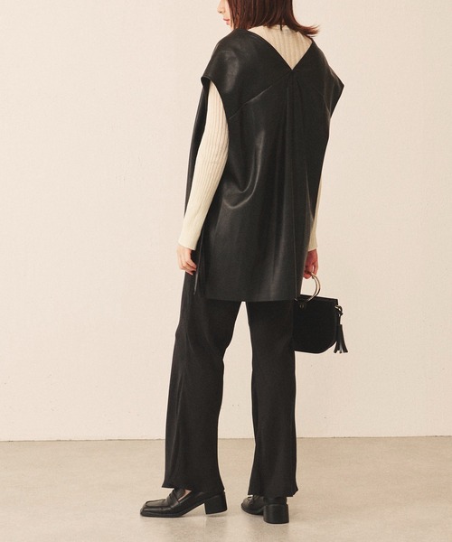 Lui's（ルイス）の「Vネックエコレザーベスト(セットアップ対応)（ベスト・レディース・ブラック/ライトベージュ・FREE）」の21枚目の写真