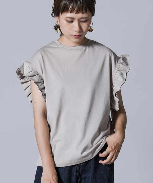 folka（フォルカ）の「【folka（フォルカ）】袖フリルTシャツ（Tシャツ/カットソー・レディース・ホワイト/チャコールグレー/ブラック/ピンクベージュ・ONE SIZE）」の4枚目の写真