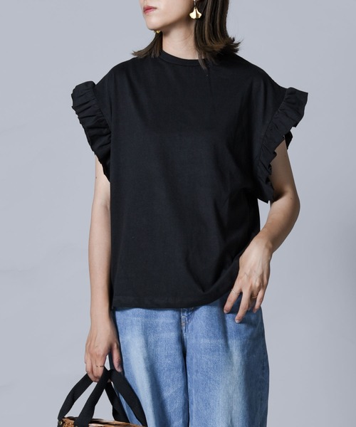 folka（フォルカ）の「【folka（フォルカ）】袖フリルTシャツ（Tシャツ/カットソー・レディース・ホワイト/チャコールグレー/ブラック/ピンクベージュ・ONE SIZE）」の2枚目の写真