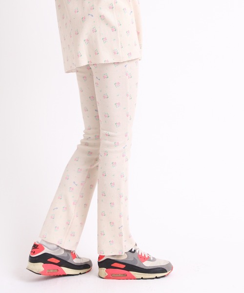 RNA（アールエヌエー）の「M1919 ヴィンテージフラワーワッフルフレアー（その他パンツ・レディース・ブラック/オフホワイト/ライトイエロー・MEDIUM）」の10枚目の写真