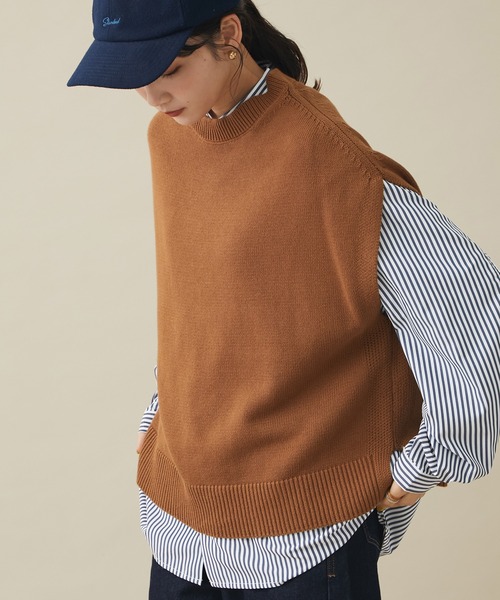 CRAFT STANDARD BOUTIQUE(クラフトスタンダードブティック)の「クルーネックニットベスト *(ベスト・レディース・ブラック/グレイッシュベージュ/ブラウン・FREE)」の1枚目の写真