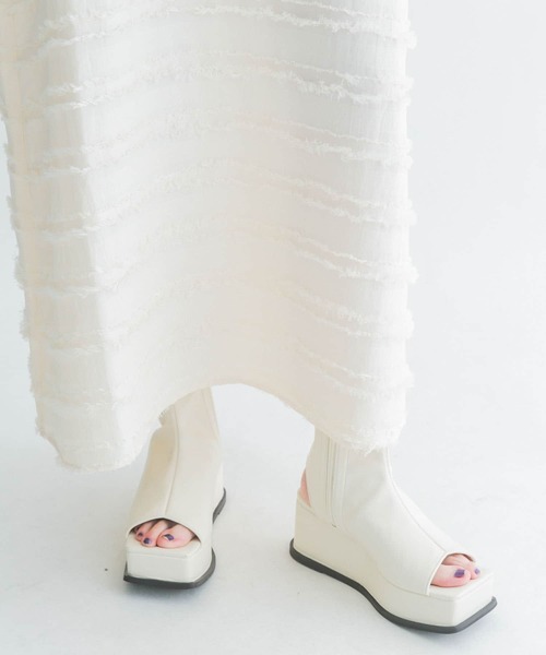 KBF（ケイビーエフ）の「ストレッチブーツサンダル（サンダル・レディース・オフホワイト/ブラック・38/36/37）」の12枚目の写真