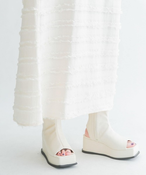 KBF（ケイビーエフ）の「ストレッチブーツサンダル（サンダル・レディース・オフホワイト/ブラック・38/36/37）」の13枚目の写真