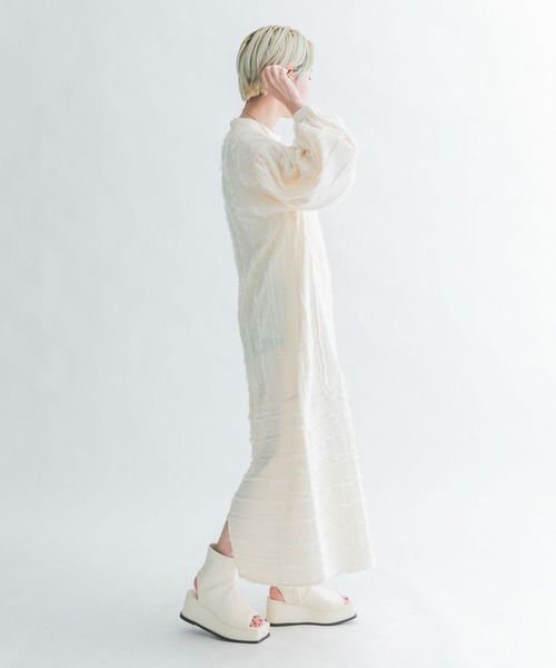 KBF（ケイビーエフ）の「ストレッチブーツサンダル（サンダル・レディース・オフホワイト/ブラック・38/36/37）」の16枚目の写真