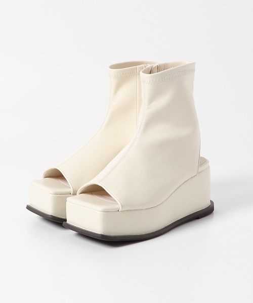 KBF（ケイビーエフ）の「ストレッチブーツサンダル（サンダル・レディース・オフホワイト/ブラック・38/36/37）」の4枚目の写真