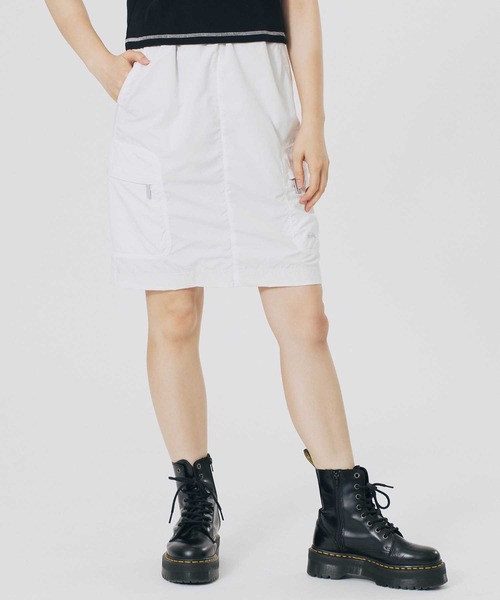 X-girl(エックスガール)の「GATHERED WAIST CARGO SKIRT(スカート・レディース・ブラック/ホワイト/ライトグリーン・S/M)」の1枚目の写真