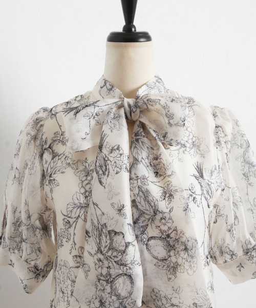 tocco closet（トッコ　クローゼット）の「前後２ＷＡＹボウタイリボントワルドジュイシアーブラウス（シャツ/ブラウス・レディース・ベージュ/ブルー・M）」の22枚目の写真