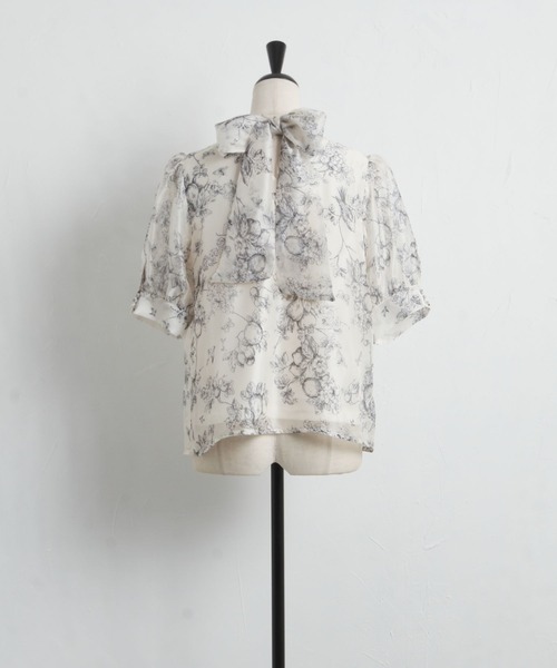 tocco closet（トッコ　クローゼット）の「前後２ＷＡＹボウタイリボントワルドジュイシアーブラウス（シャツ/ブラウス・レディース・ベージュ/ブルー・M）」の8枚目の写真
