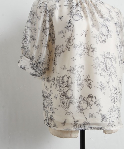 tocco closet（トッコ　クローゼット）の「前後２ＷＡＹボウタイリボントワルドジュイシアーブラウス（シャツ/ブラウス・レディース・ベージュ/ブルー・M）」の11枚目の写真