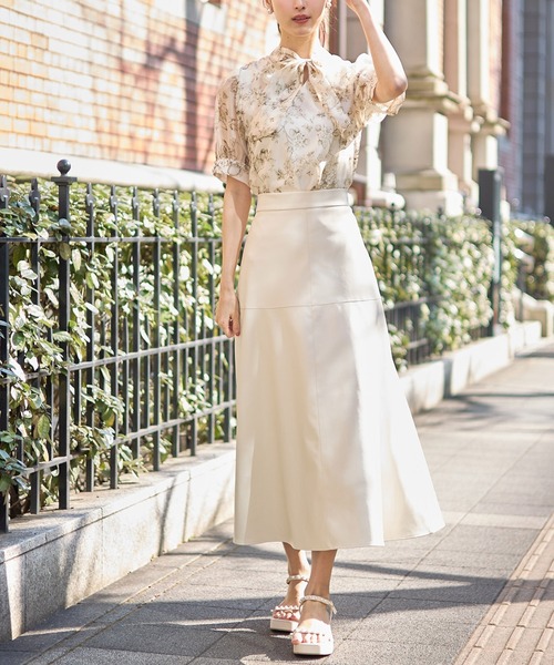 tocco closet（トッコ　クローゼット）の「前後２ＷＡＹボウタイリボントワルドジュイシアーブラウス（シャツ/ブラウス・レディース・ベージュ/ブルー・M）」の18枚目の写真