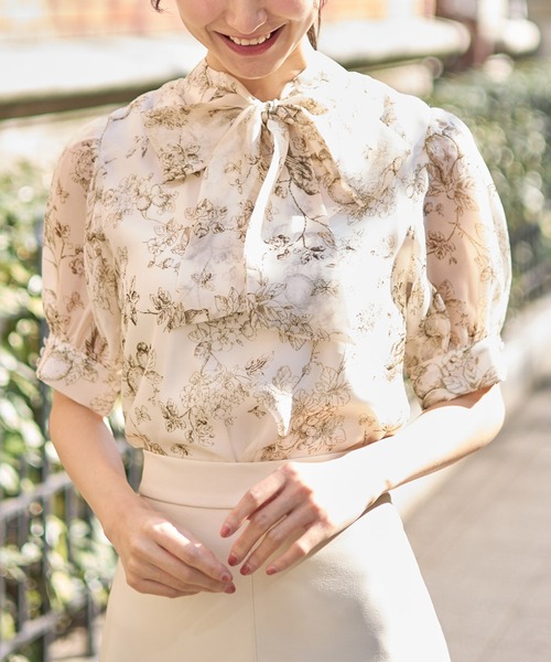 tocco closet（トッコ　クローゼット）の「前後２ＷＡＹボウタイリボントワルドジュイシアーブラウス（シャツ/ブラウス・レディース・ベージュ/ブルー・M）」の3枚目の写真