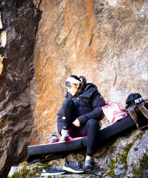 NEW ERA（ニューエラ）の「NEW ERA/ニューエラ ヘッドバンド フラッグロゴ 吸汗速乾 ストレッチ 13517797/13517798/14110166（ヘアバンド・メンズ・ホワイト/ホワイト×ブラック・FREE）」の8枚目の写真