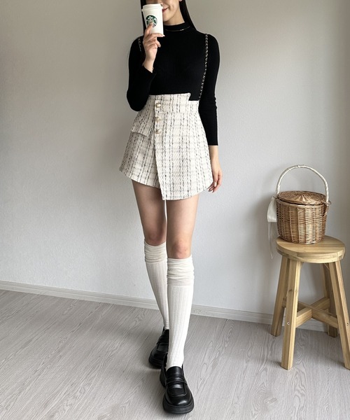 Silly（シリー）の「アシンメトリーツイードハイウエストフェイクスカート（スカート・レディース・ホワイト/ブラック・SMALL/MEDIUM/LARGE）」の3枚目の写真