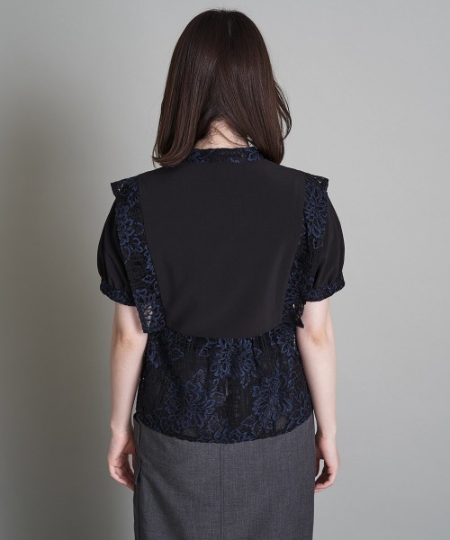 A de a.v.v(アードアー・ヴェ・ヴェ)の「刺繍入りケミカルレースブラウス(シャツ/ブラウス・レディース・ブラック/ベージュ・SMALL/MEDIUM/36/38)」の3枚目の写真