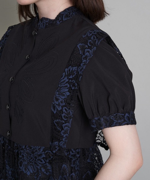 A de a.v.v(アードアー・ヴェ・ヴェ)の「刺繍入りケミカルレースブラウス(シャツ/ブラウス・レディース・ブラック/ベージュ・SMALL/MEDIUM/36/38)」の9枚目の写真