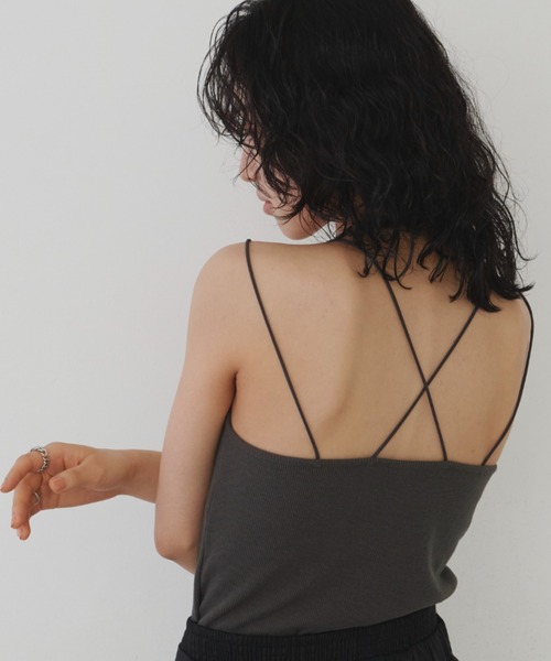 Aunt Marie's（アントマリーズ）の「カップ付きバッククロスキャミソール（キャミソール・レディース・ベージュ/ホワイト/ブラック/チャコールグレー・FREE）」の3枚目の写真
