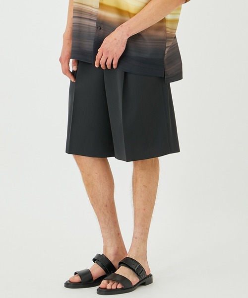 UNITED TOKYO(ユナイテッドトウキョウ)の「HARD GABARDINE SHORT PANTS(その他パンツ・メンズ・ライトグレー/ダークグレー・1/2)」の1枚目の写真
