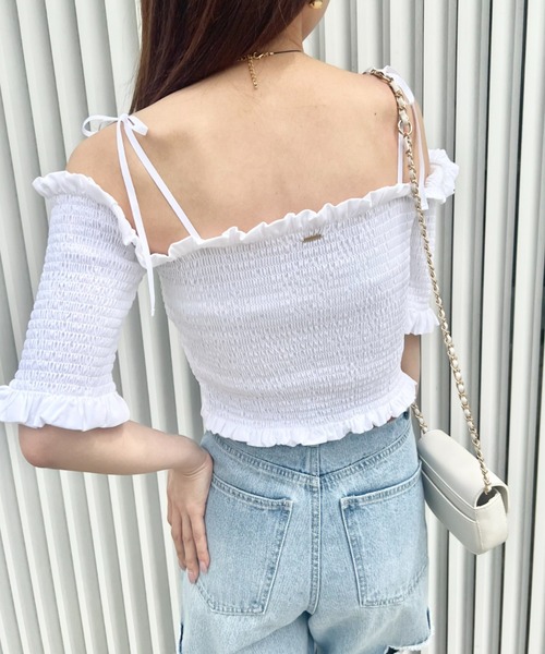 Chico（チコ）の「オフショル2way短丈シャーリングTOPS（Tシャツ/カットソー・レディース・イエロー/ホワイト/ホワイト系その他2/ダークブラウン・FREE）」の8枚目の写真