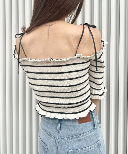 Chico（チコ）の「オフショル2way短丈シャーリングTOPS（Tシャツ/カットソー・レディース・イエロー/ホワイト/ホワイト系その他2/ダークブラウン・FREE）」の15枚目の写真